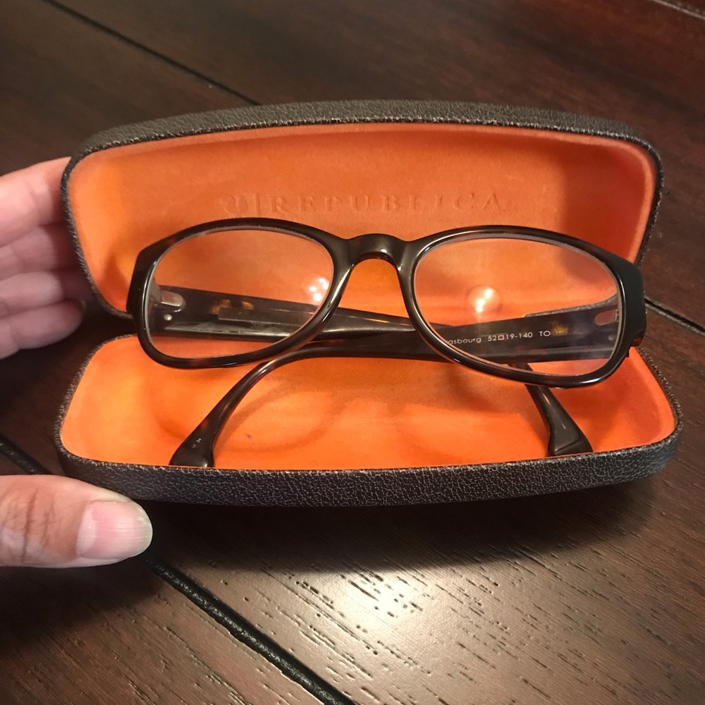 Eyeglasses frames